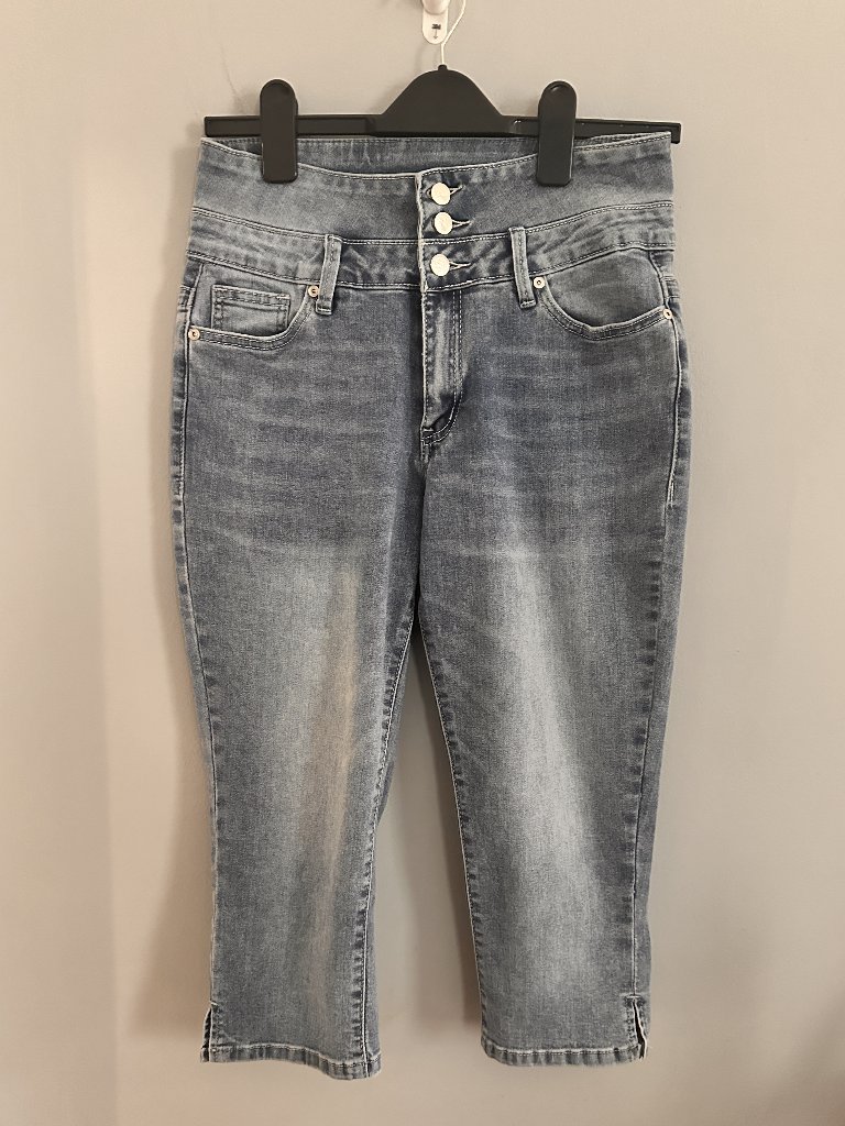 Suzanne Betro Denim Women's High Rise Stretch Capri Jeans Medium Wash Size 8